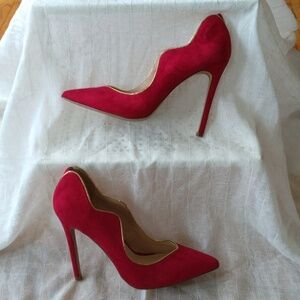 Women’s Sz 8 Red suede  pointed toes heels shoes